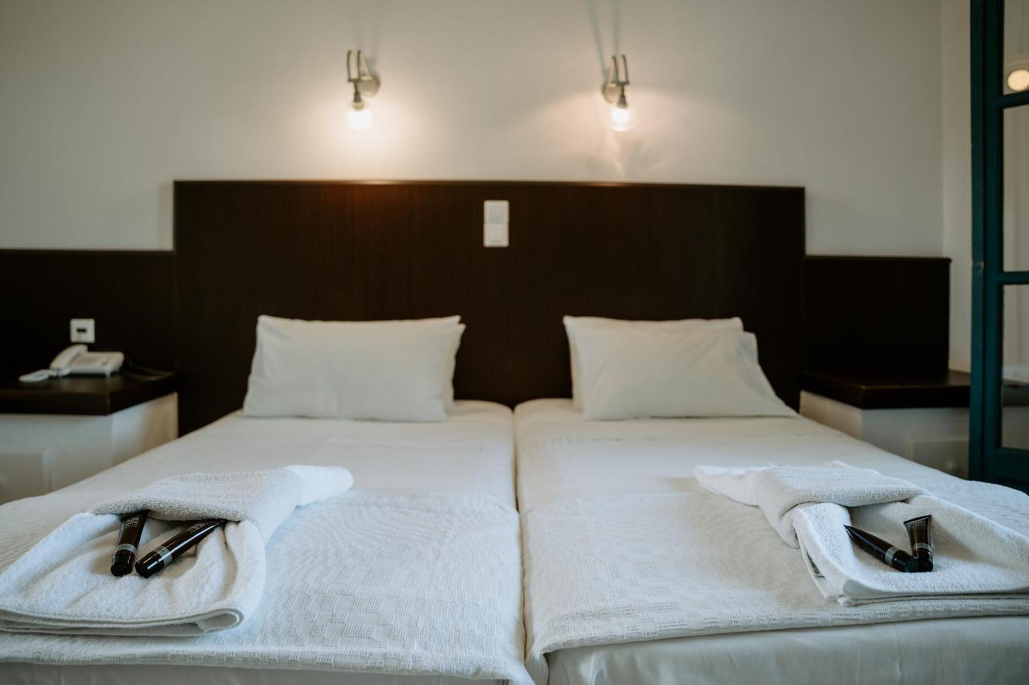 Karavostasi Beach Hotel 페르디카 외부 사진