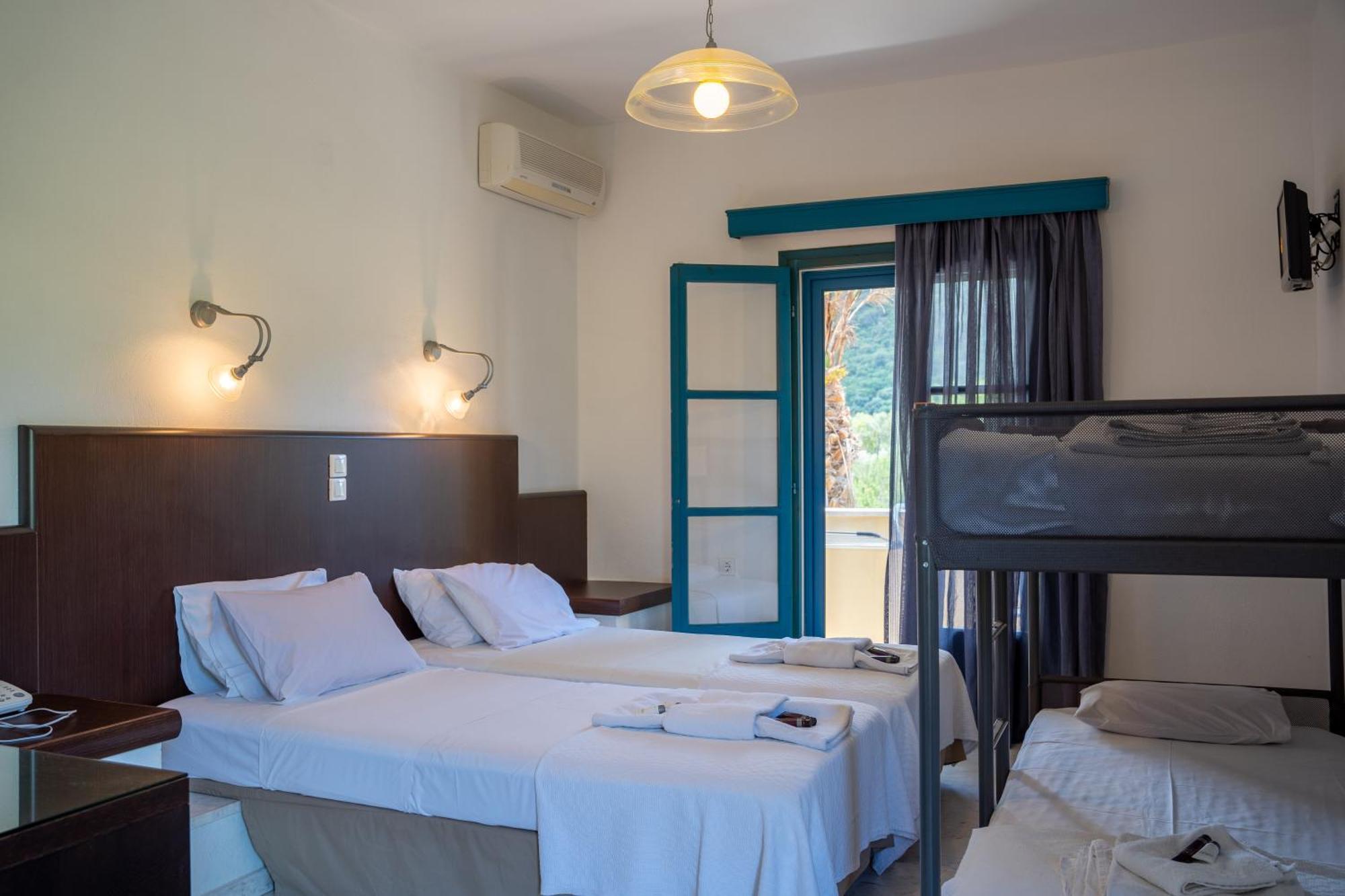 Karavostasi Beach Hotel 페르디카 외부 사진