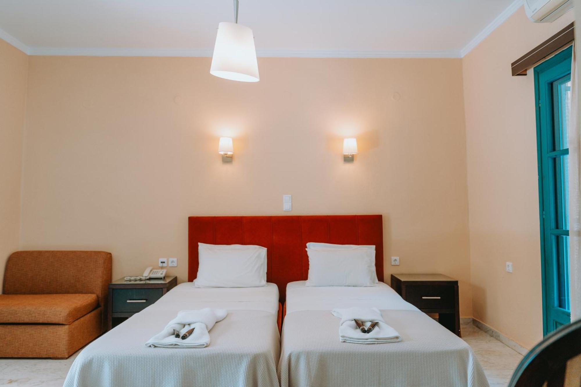 Karavostasi Beach Hotel 페르디카 외부 사진