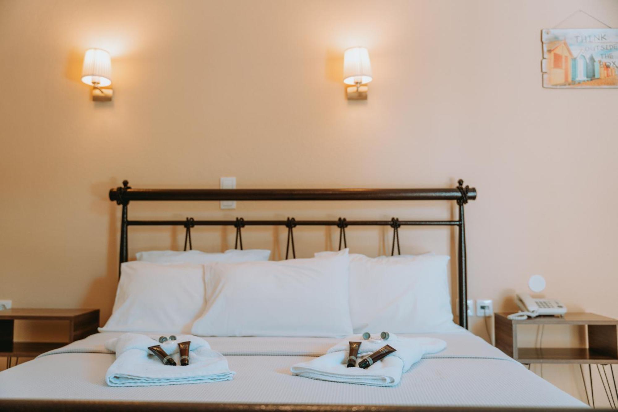 Karavostasi Beach Hotel 페르디카 외부 사진