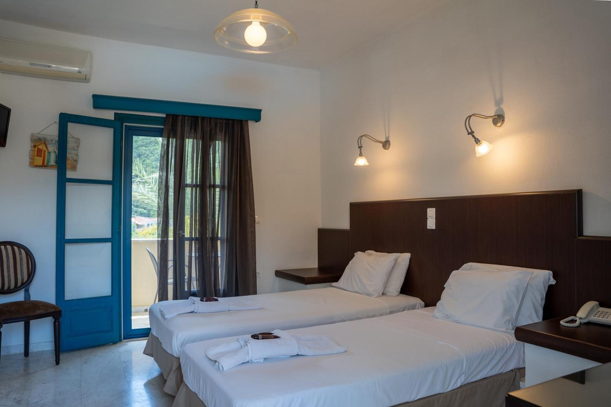 Karavostasi Beach Hotel 페르디카 외부 사진