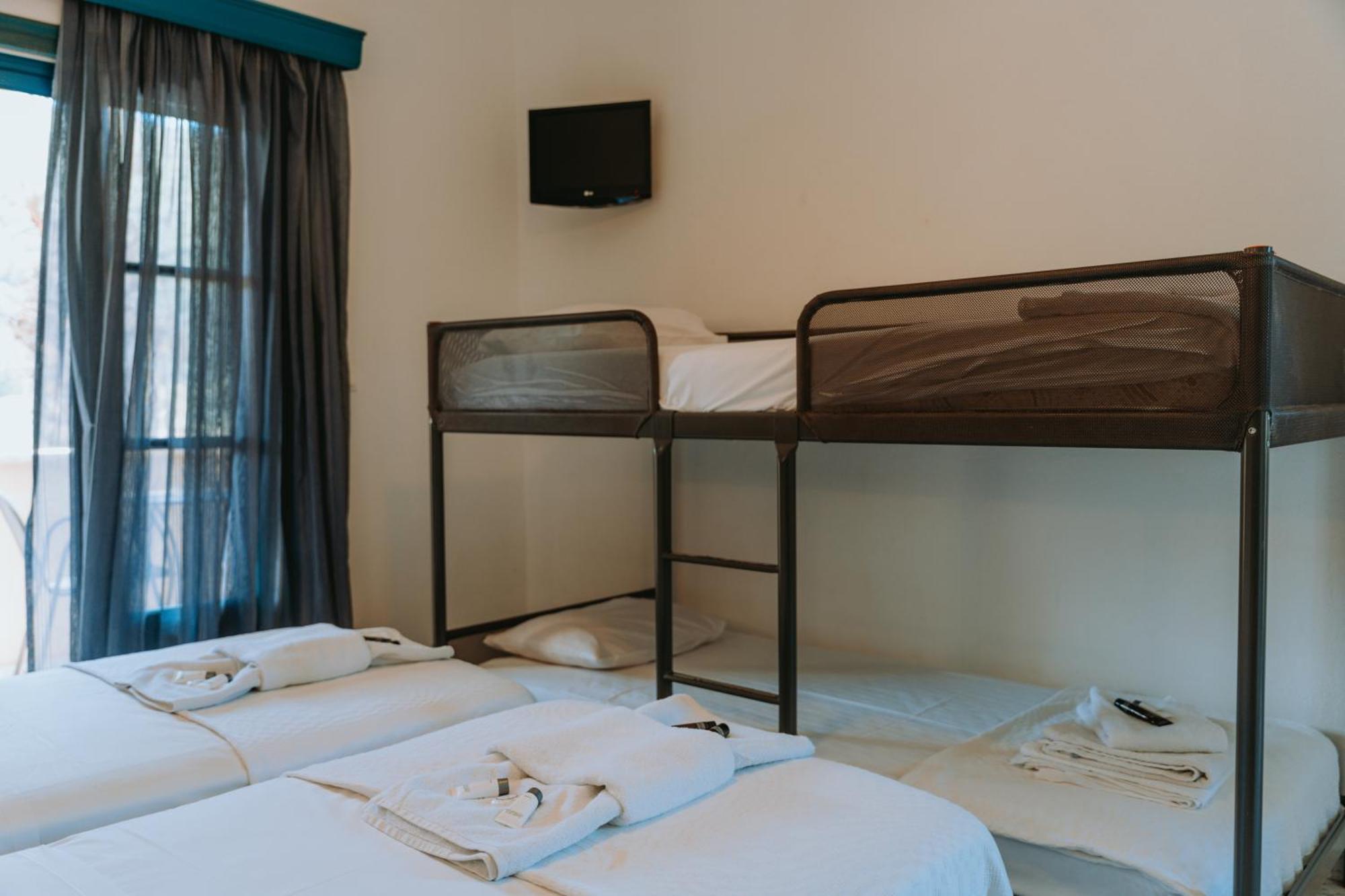 Karavostasi Beach Hotel 페르디카 외부 사진