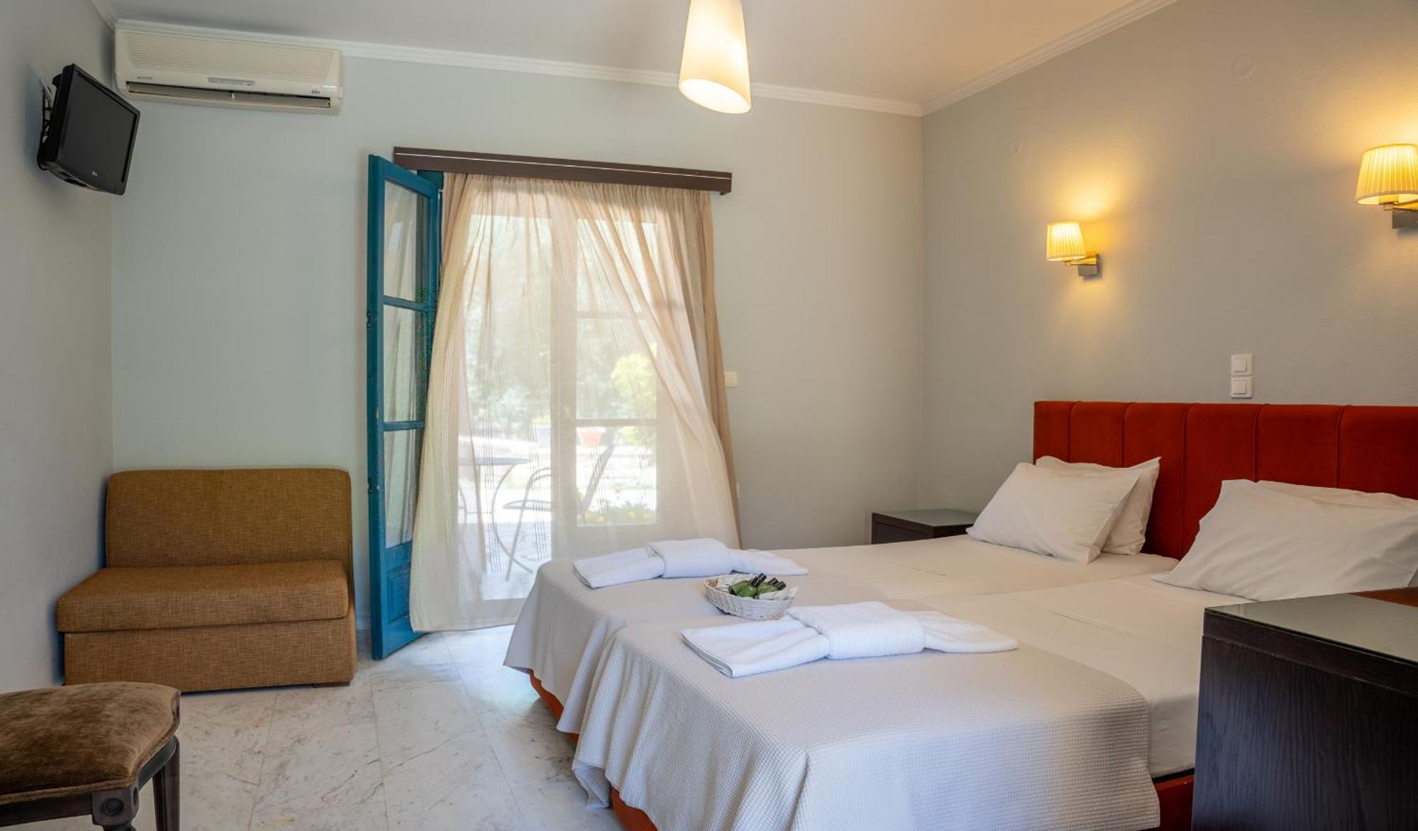 Karavostasi Beach Hotel 페르디카 외부 사진