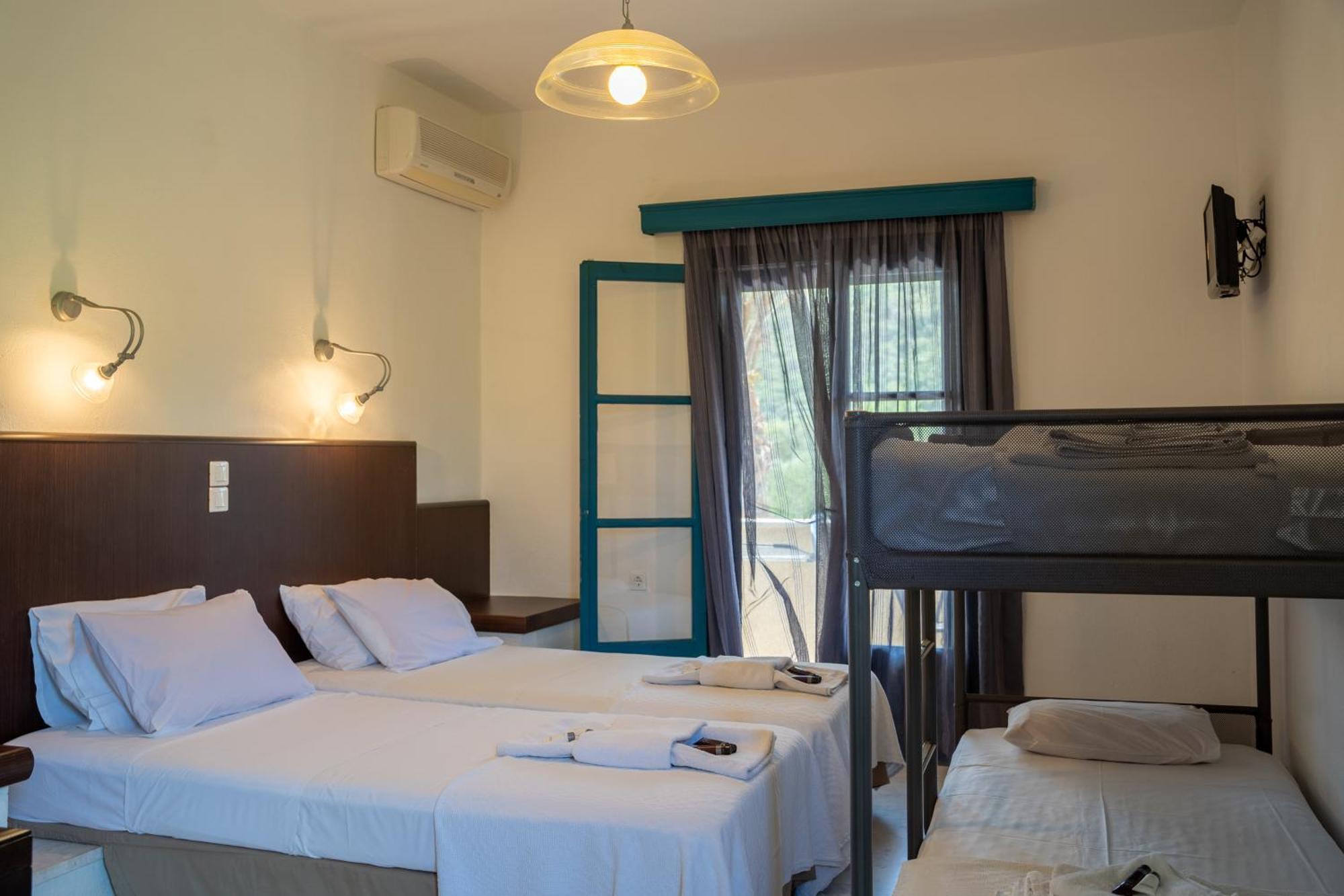 Karavostasi Beach Hotel 페르디카 외부 사진
