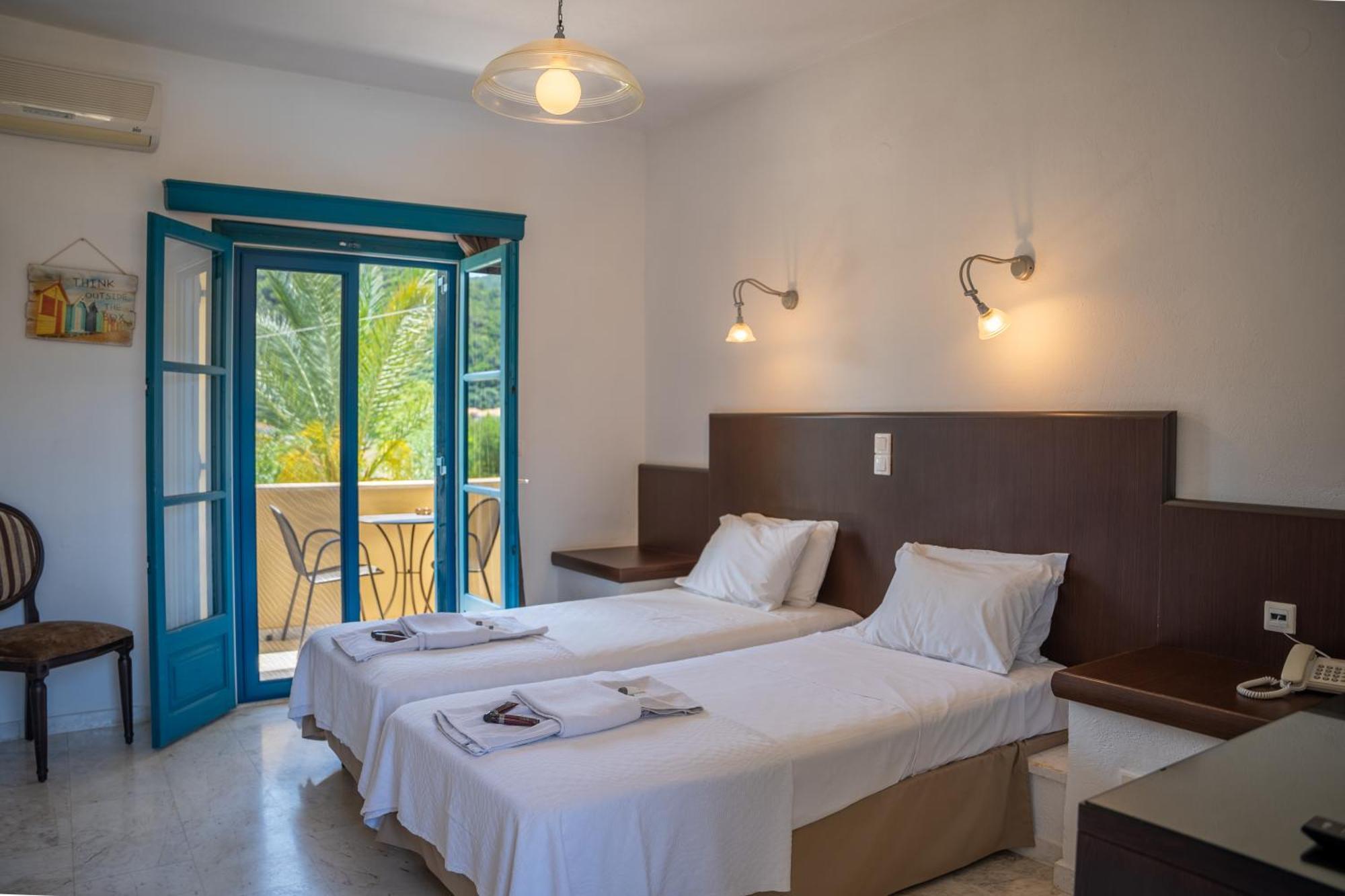 Karavostasi Beach Hotel 페르디카 외부 사진