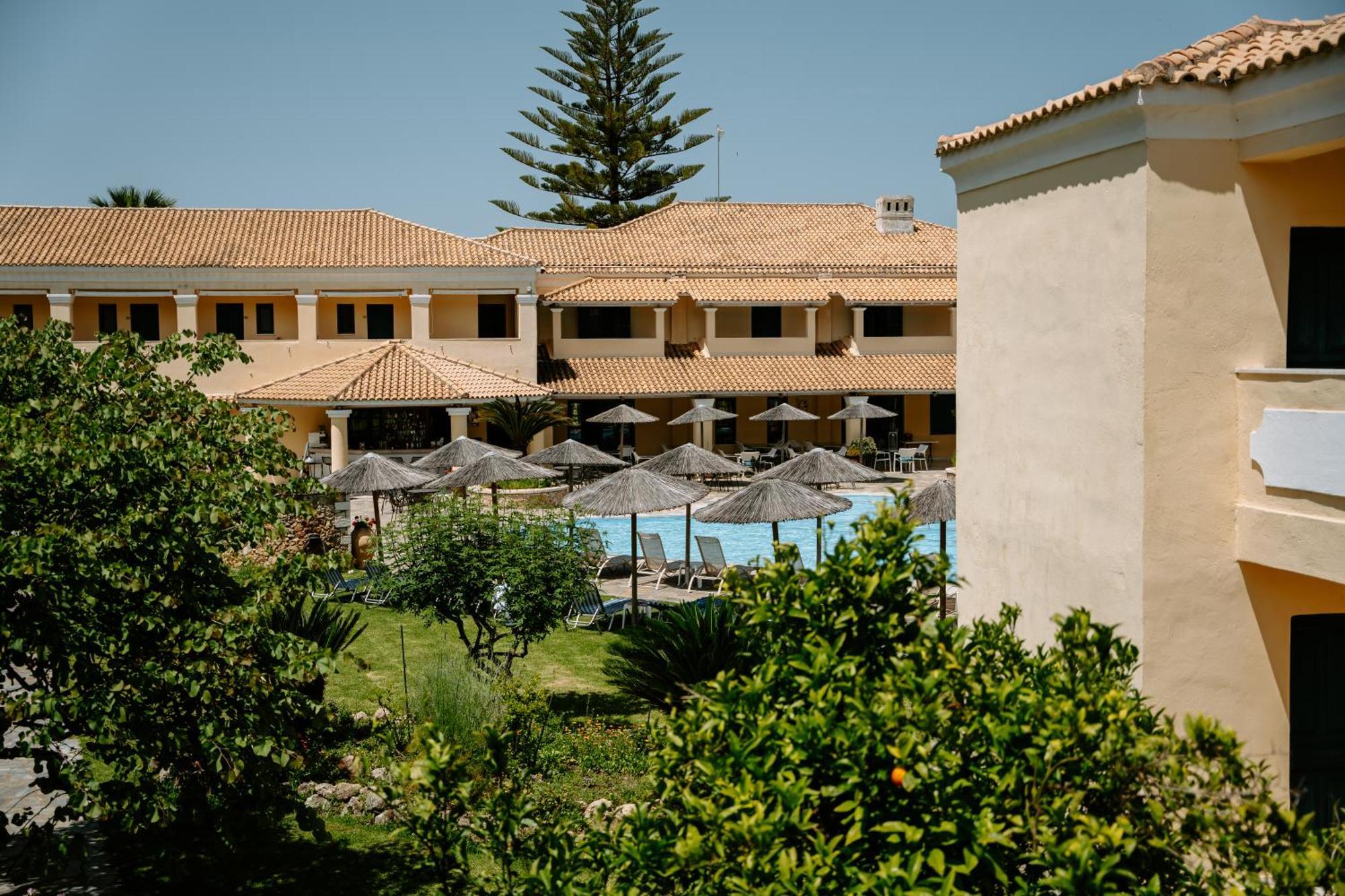 Karavostasi Beach Hotel 페르디카 외부 사진
