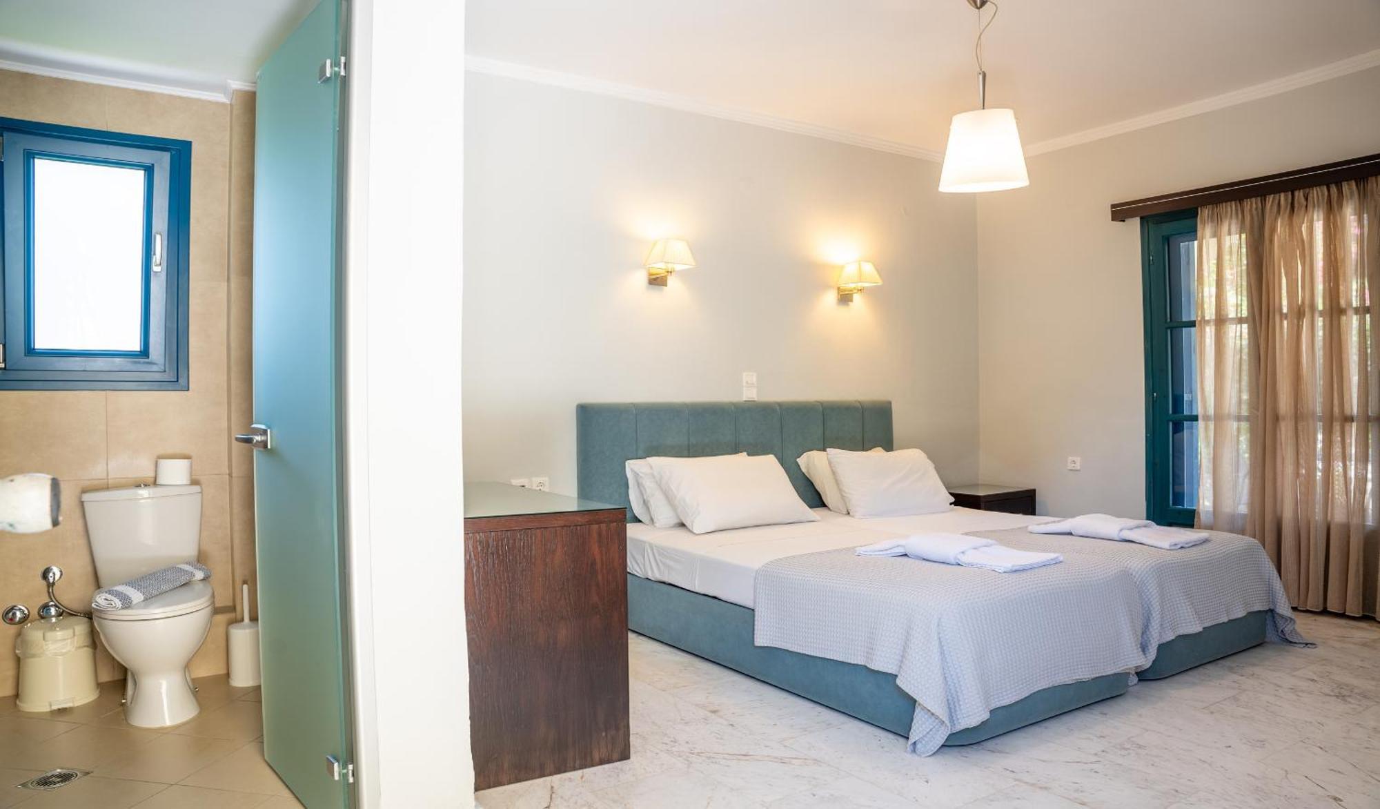 Karavostasi Beach Hotel 페르디카 외부 사진