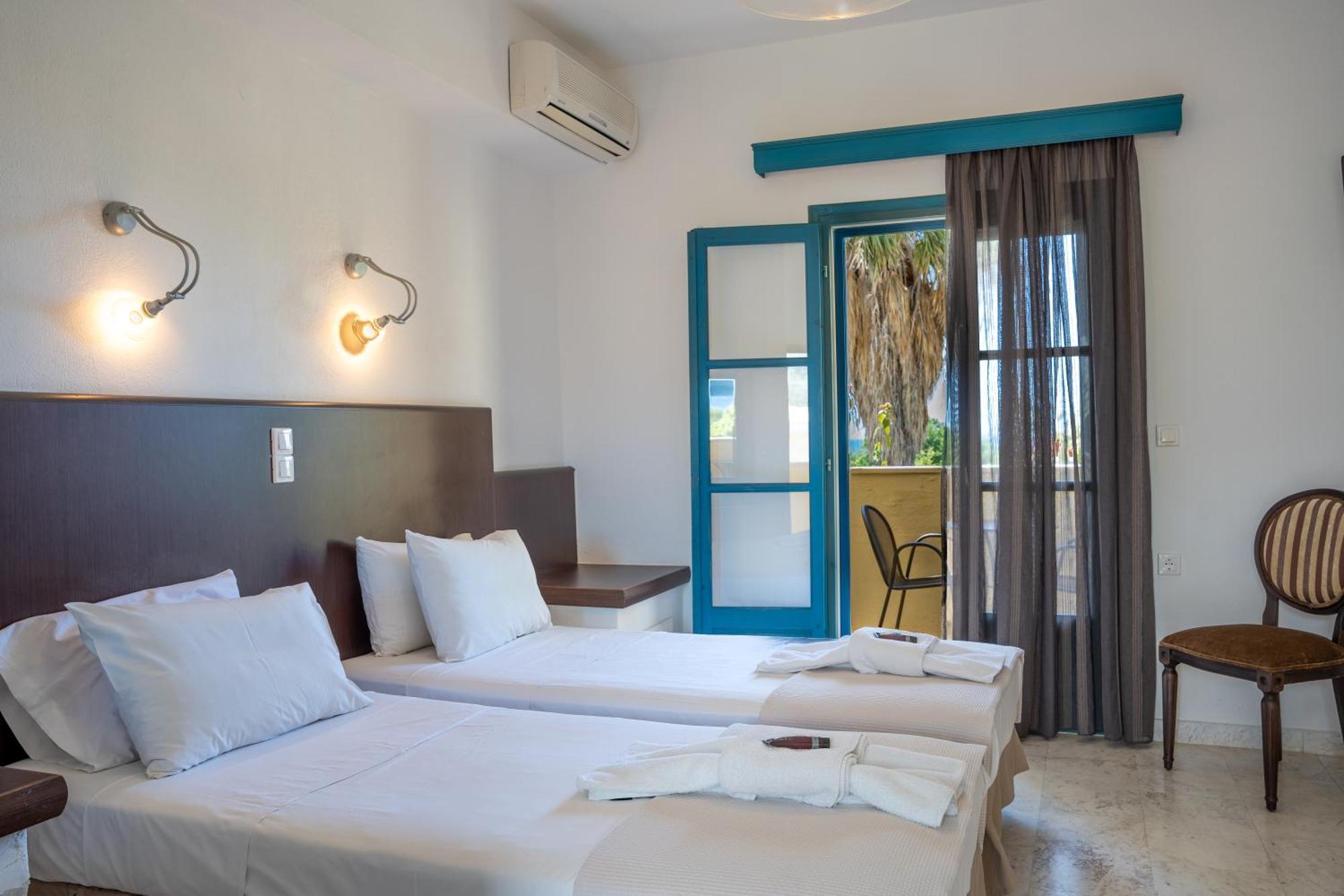 Karavostasi Beach Hotel 페르디카 외부 사진