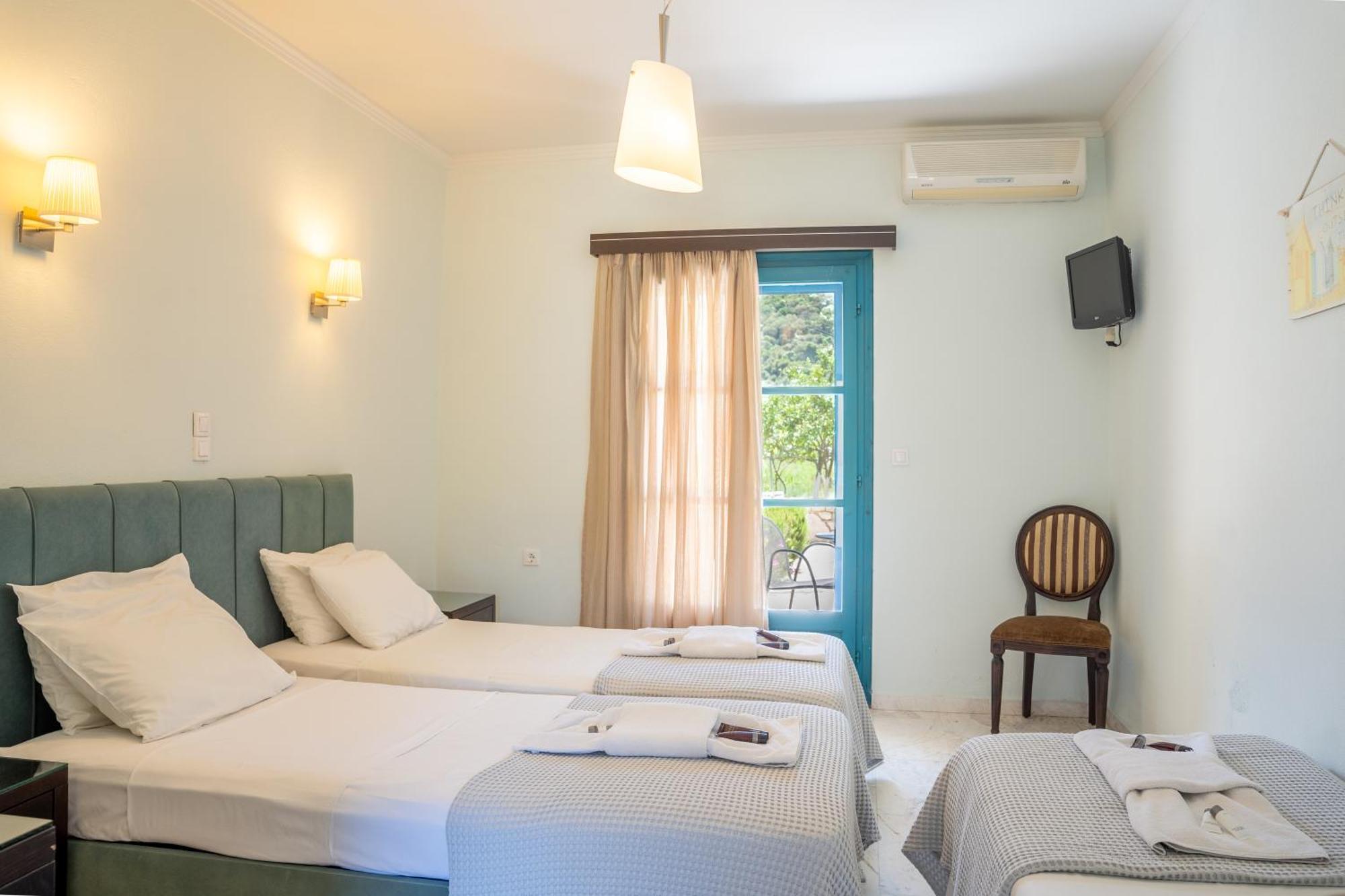 Karavostasi Beach Hotel 페르디카 외부 사진