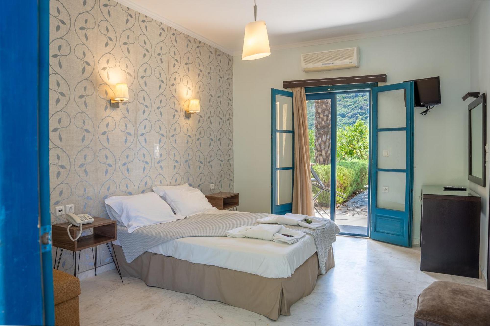 Karavostasi Beach Hotel 페르디카 외부 사진