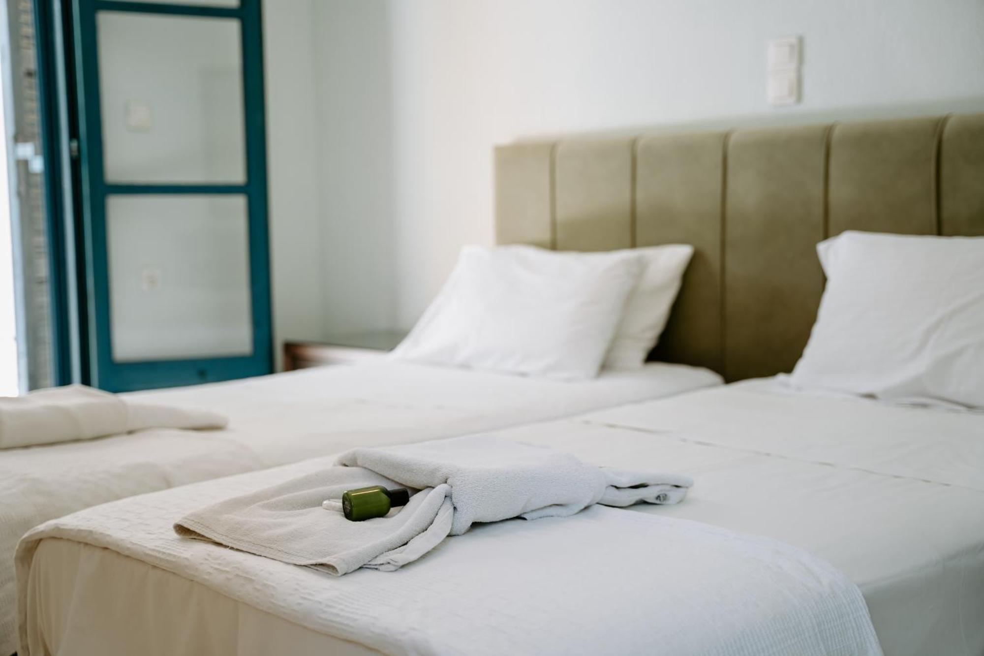 Karavostasi Beach Hotel 페르디카 외부 사진
