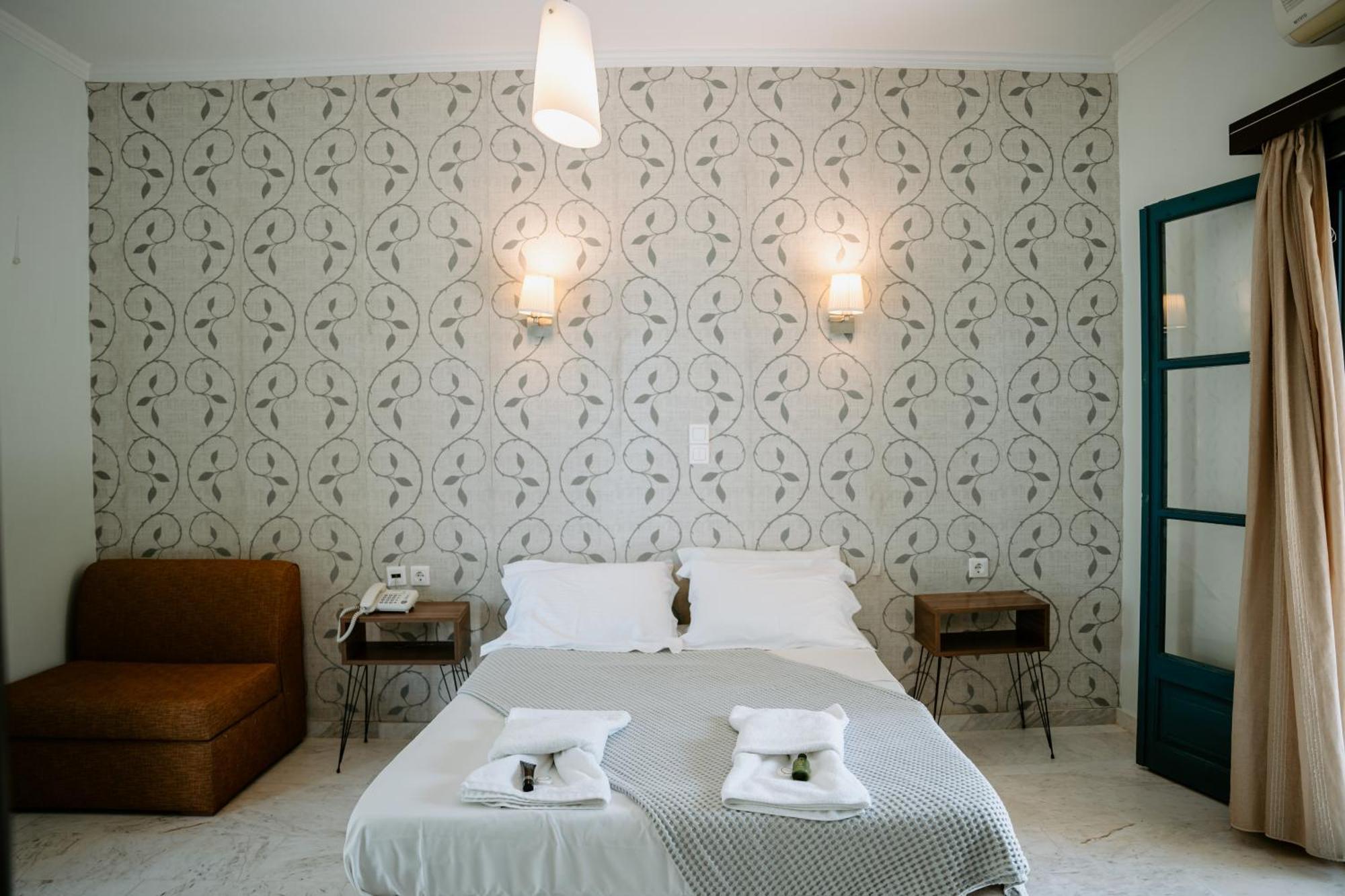 Karavostasi Beach Hotel 페르디카 외부 사진
