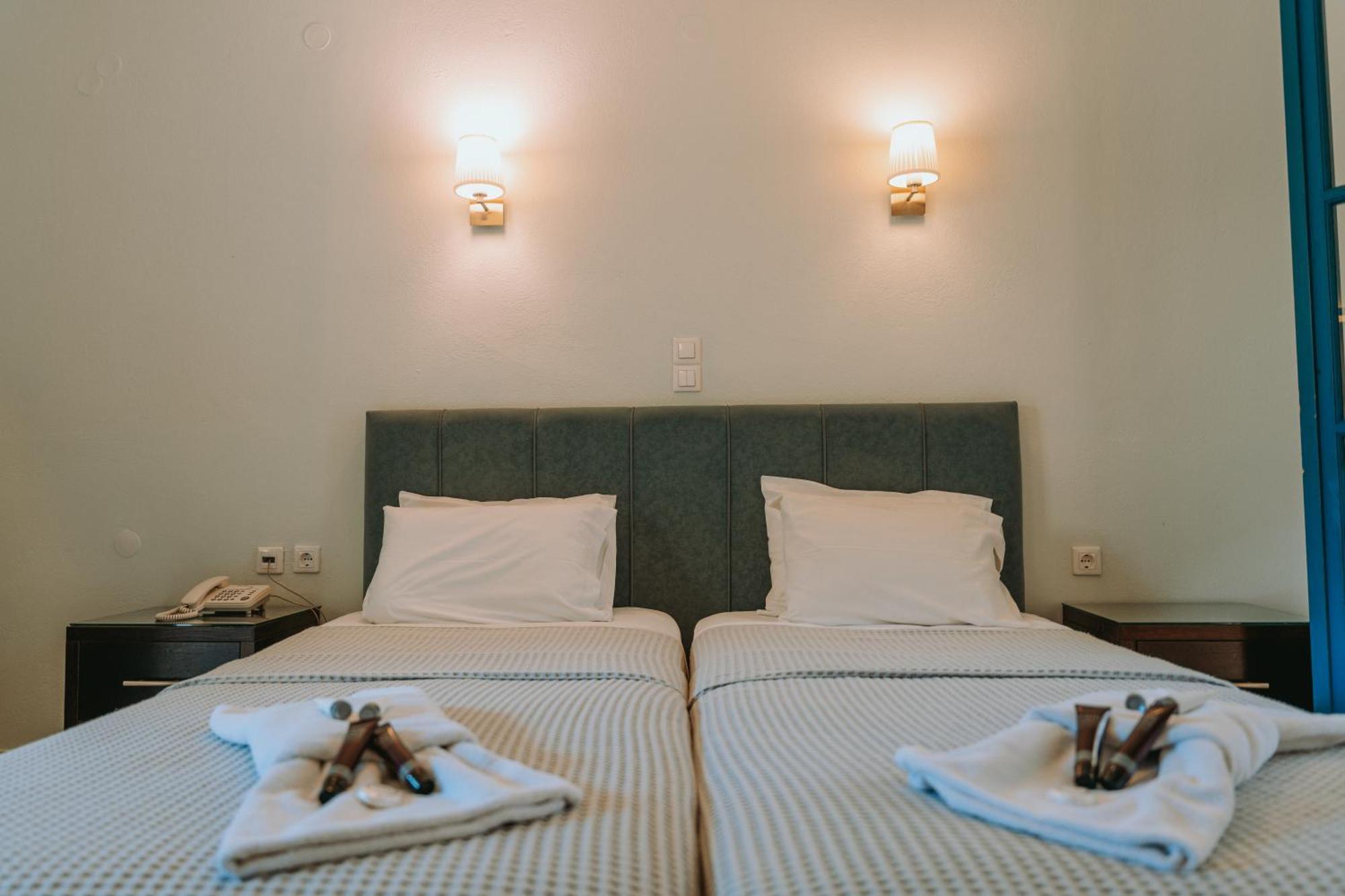 Karavostasi Beach Hotel 페르디카 외부 사진