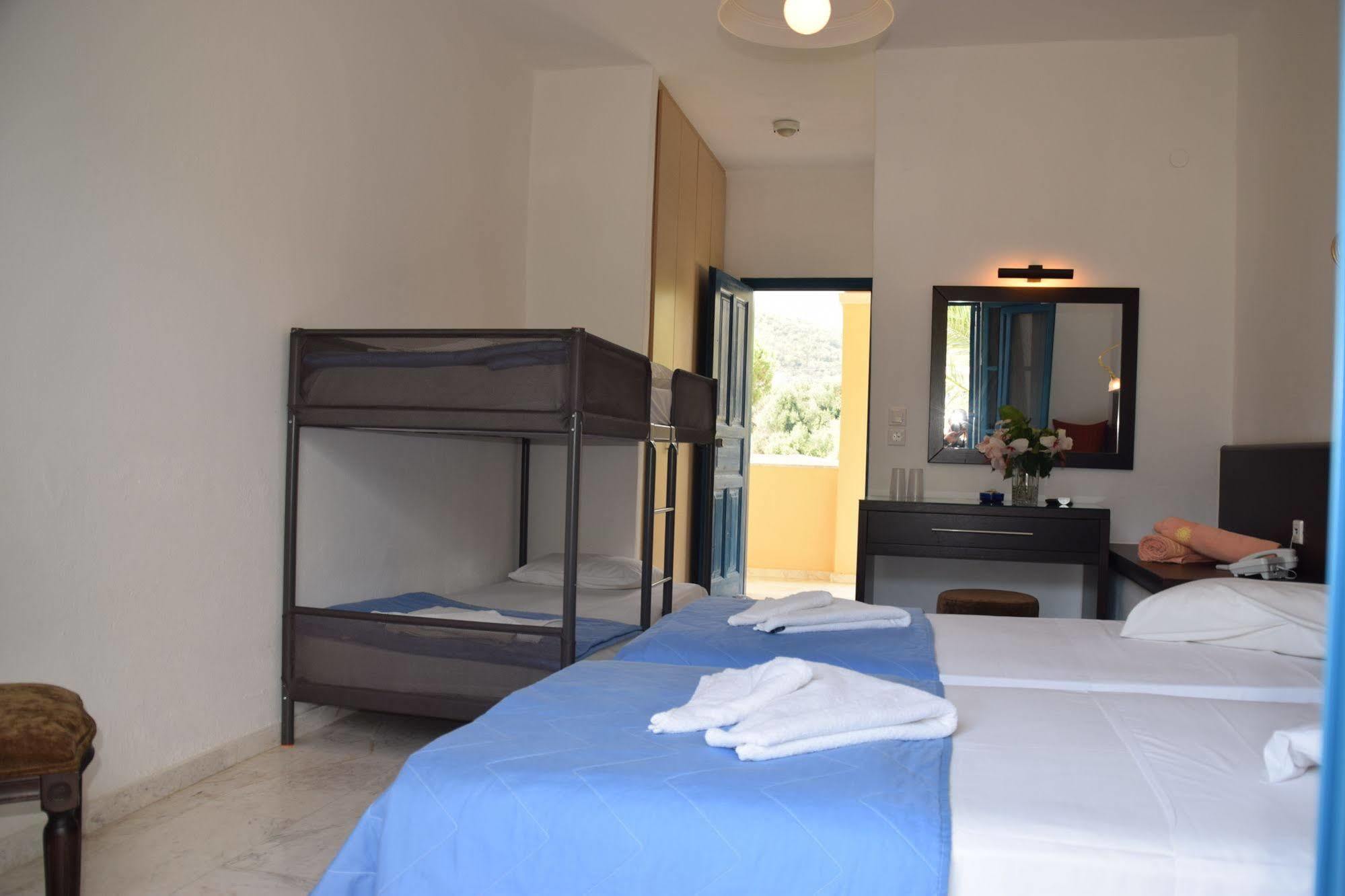 Karavostasi Beach Hotel 페르디카 외부 사진