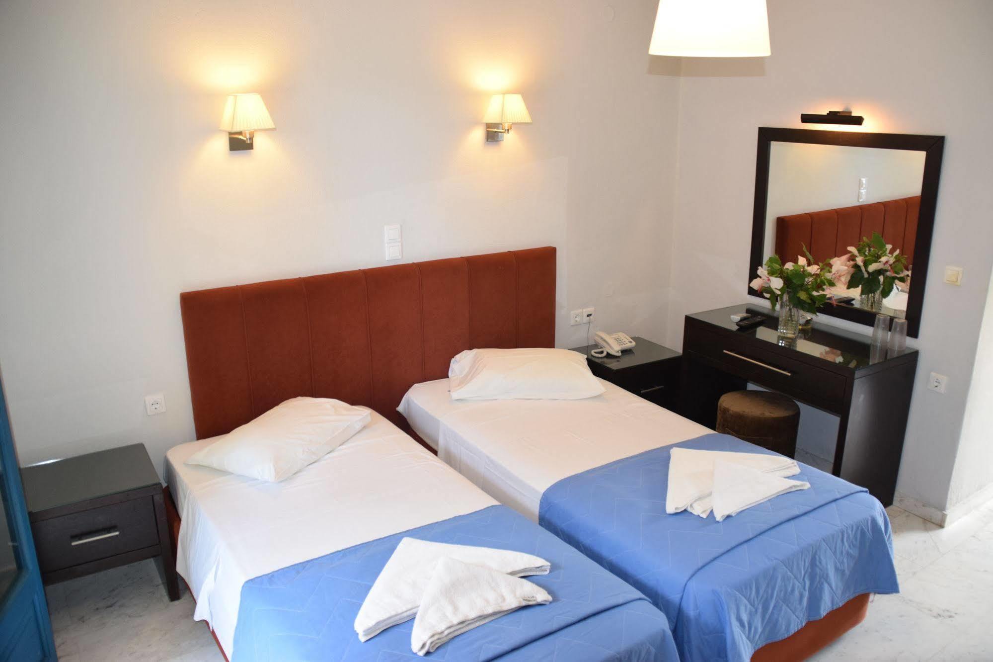 Karavostasi Beach Hotel 페르디카 외부 사진