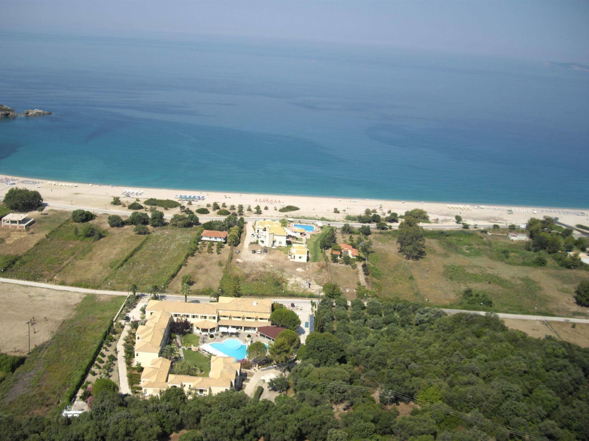 Karavostasi Beach Hotel 페르디카 외부 사진